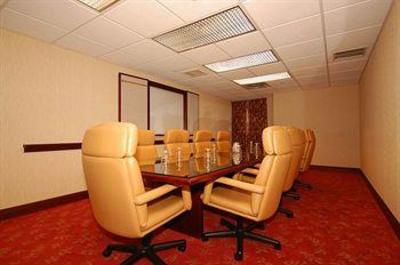 фото отеля Hampton Inn and Suites Newtown