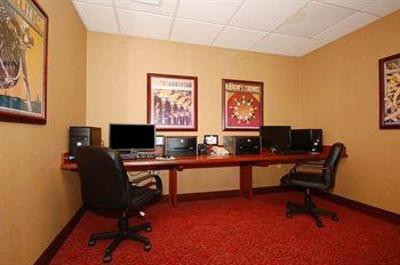 фото отеля Hampton Inn and Suites Newtown