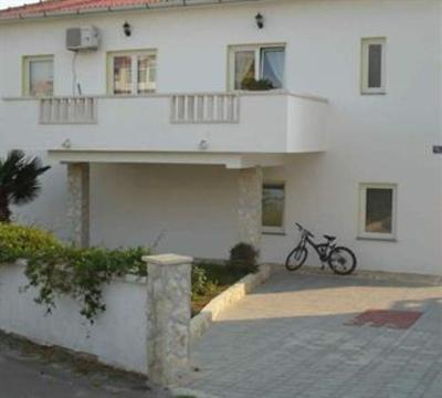 фото отеля Apartments Milka Povljana