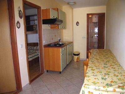 фото отеля Apartments Milka Povljana