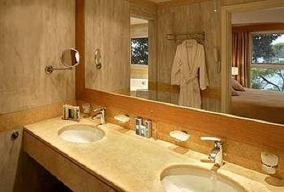 фото отеля Cape Kanapitsa Hotel & Suites