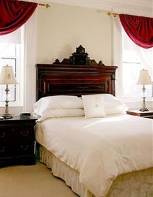 фото отеля DesBarres Manor Inn