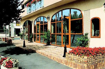 фото отеля L'auberge De Nicey Romilly-sur-Seine