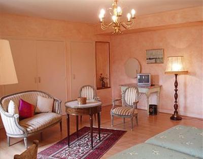 фото отеля Hotel Les Hospitaliers Le Poet-Laval