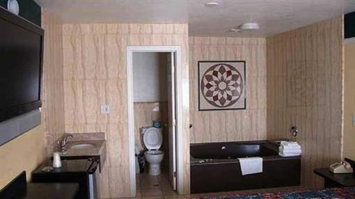 фото отеля Destiny Inn Commerce (California)