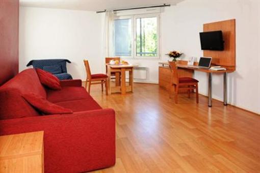 фото отеля Sejours & Affaires Residence Saxe-Gambetta Lyon