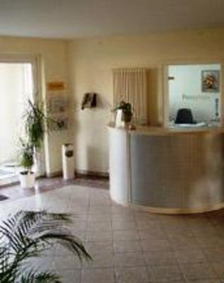 фото отеля Hotel Zum Grunen Tor Hoppegarten