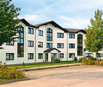 фото отеля Hotel Zum Grunen Tor Hoppegarten