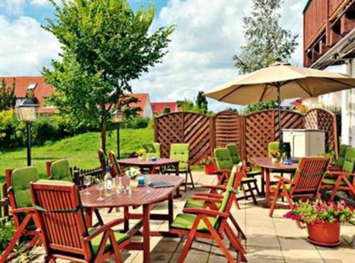 фото отеля Hotel Zum Grunen Tor Hoppegarten