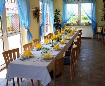 фото отеля Hotel Zum Grunen Tor Hoppegarten