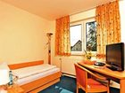 фото отеля Hotel Zum Grunen Tor Hoppegarten