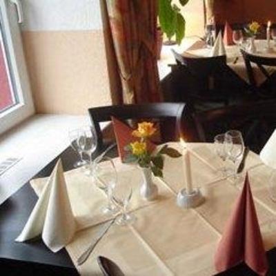 фото отеля Hotel Restaurant Zur Post Langenfeld (North Rhine-Westphalia)