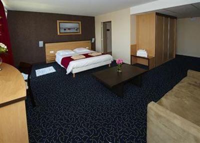 фото отеля Brit Hotel Cap Ouest