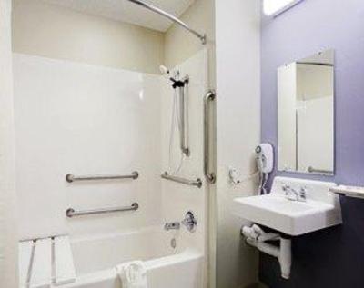 фото отеля Microtel Inn & Suites Raleigh