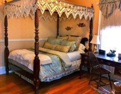 фото отеля Brass Pineapple Bed & Breakfast