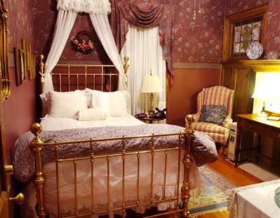 фото отеля Brass Pineapple Bed & Breakfast