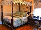 фото отеля Brass Pineapple Bed & Breakfast