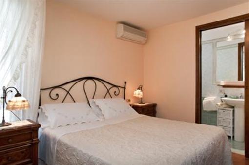 фото отеля Chiara Bed & Breakfast