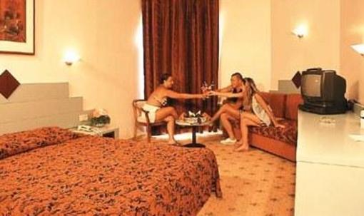 фото отеля Unsaphire Hotel
