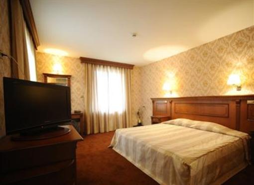 фото отеля Hotel Ezeretz Blagoevgrad