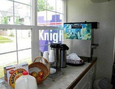 фото отеля Kalamazoo Knights Inn
