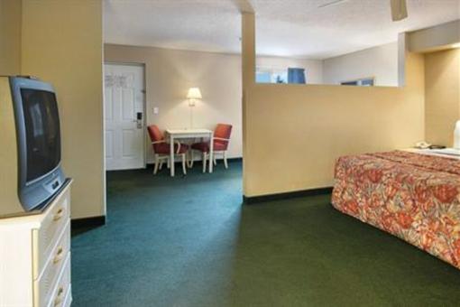 фото отеля Guesthouse International Inn Ellenton