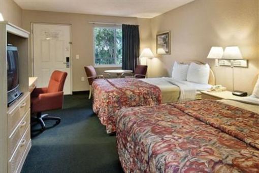 фото отеля Guesthouse International Inn Ellenton