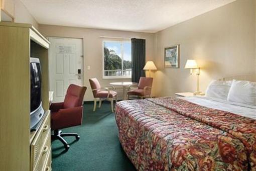 фото отеля Guesthouse International Inn Ellenton