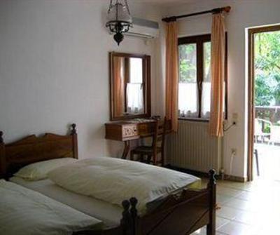фото отеля Platanofylla Studios & Apartments Kala Nera (Milies)