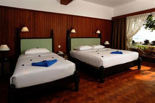 фото отеля Thande Beach Hotel