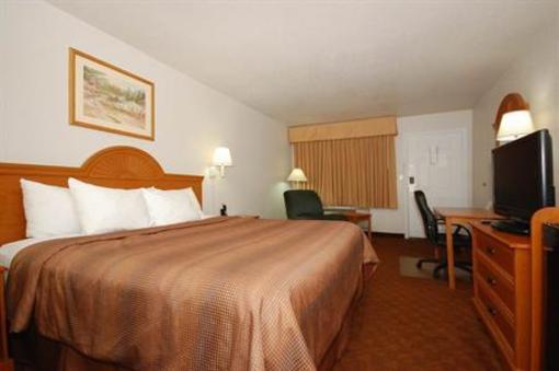 фото отеля Best Western Smithfield Inn Cleburne