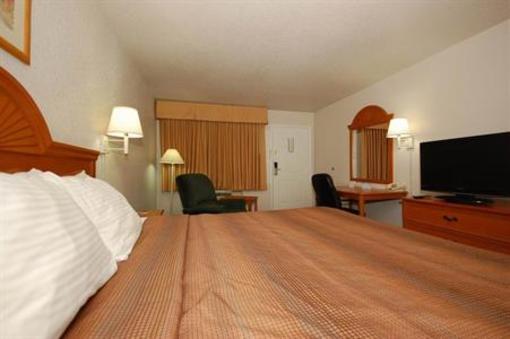 фото отеля Best Western Smithfield Inn Cleburne