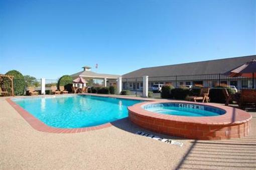 фото отеля Best Western Smithfield Inn Cleburne