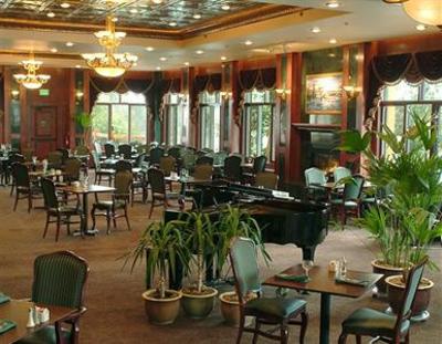 фото отеля Pike's Waterfront Lodge