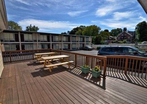 фото отеля Econo Lodge Stroudsburg