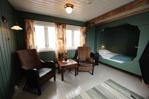 фото отеля Haholmen Havstuer Hotel Averoy