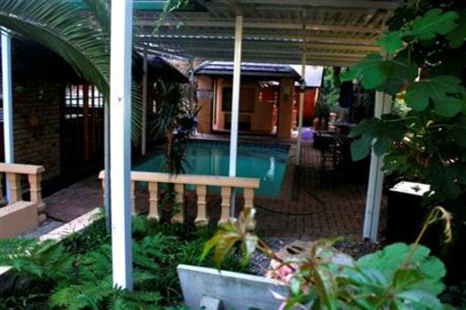 фото отеля Amper Bo Guest House Riviera Pretoria
