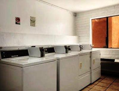 фото отеля Super 8 Phoenix