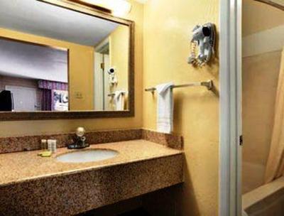 фото отеля Super 8 Phoenix