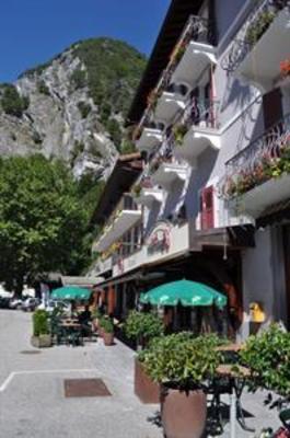 фото отеля Hotel L'Hermitage Thones
