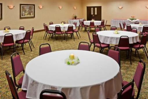 фото отеля Holiday Inn Express Fort Campbell Oak Grove