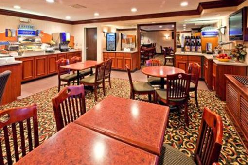 фото отеля Holiday Inn Express Fort Campbell Oak Grove