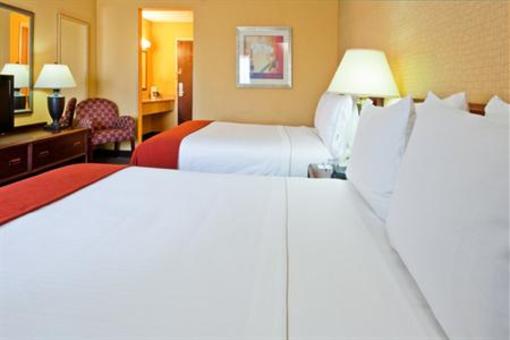 фото отеля Holiday Inn Express Fort Campbell Oak Grove
