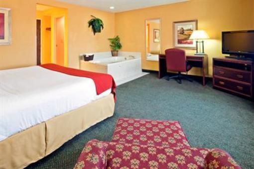 фото отеля Holiday Inn Express Fort Campbell Oak Grove