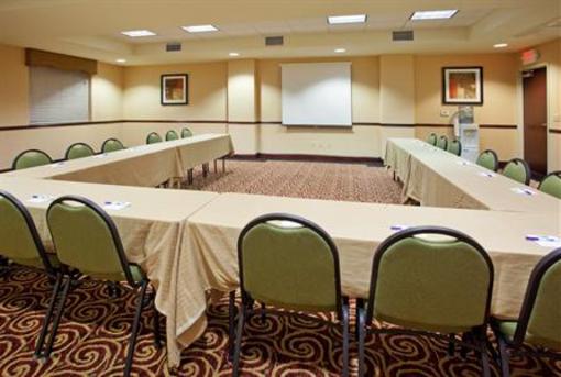 фото отеля Holiday Inn Express Woodland