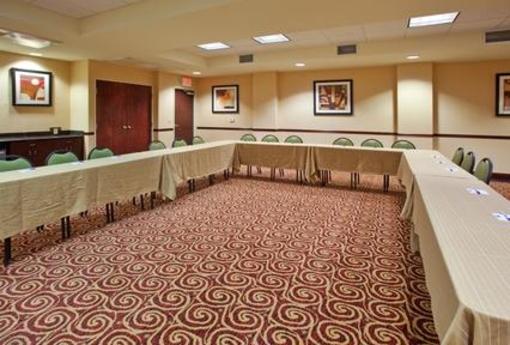 фото отеля Holiday Inn Express Woodland