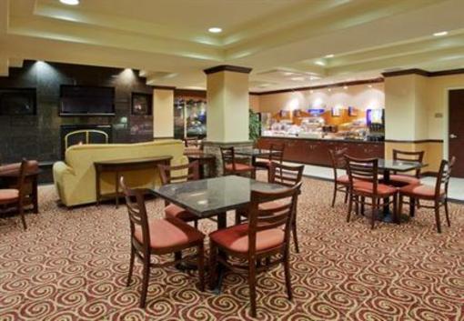 фото отеля Holiday Inn Express Woodland