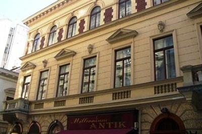фото отеля Vaci Street Apartments