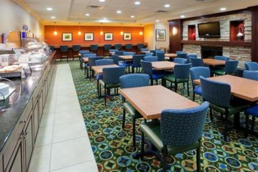 фото отеля Holiday Inn Express Washington DC SW-Springfield