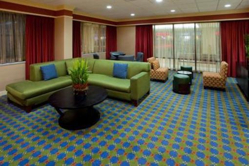 фото отеля Holiday Inn Express Washington DC SW-Springfield
